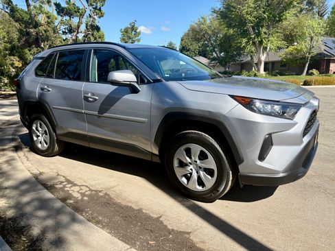 Used 2021 Toyota RAV4 LE image 4