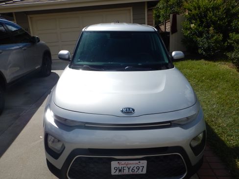 Used 2020 Kia Soul LX image 11