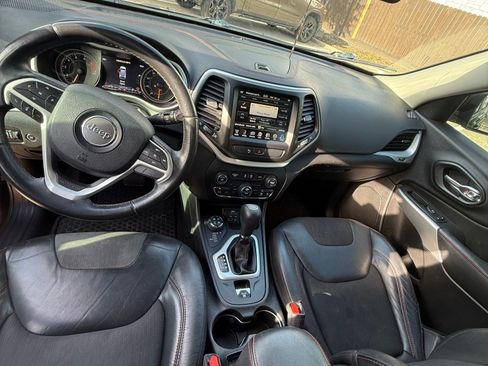 Used 2018 Jeep Cherokee Trailhawk w/ Comfort/Convenience Group image 12