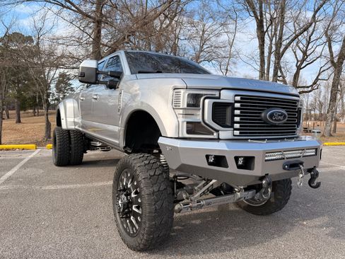 Used 2020 Ford F350 Limited image 4
