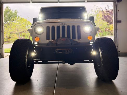 Used 2016 Jeep Wrangler Unlimited Sahara w/ Connectivity Group AWD/4WD image 1