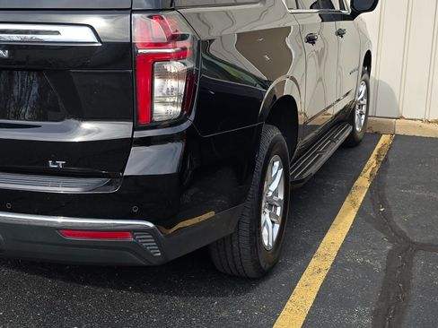 Used 2022 Chevrolet Suburban LT image 12