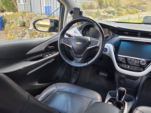 Used 2017 Chevrolet Bolt Premier w/ Driver Confidence II Package image 12