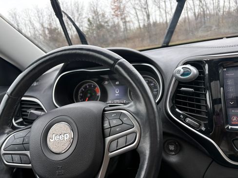 Used 2019 Jeep Cherokee Limited image 10