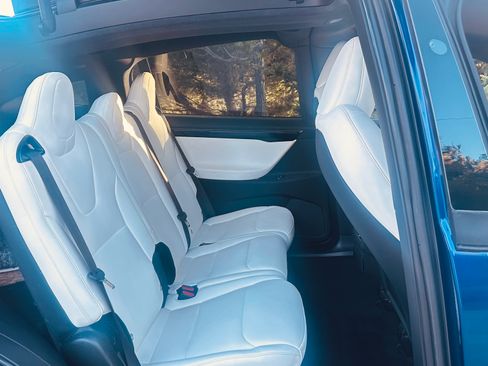 Used 2021 Tesla Model X Long Range image 9