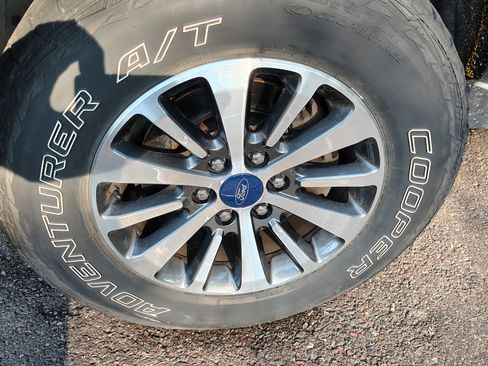 Used 2017 Ford Expedition XLT AWD/4WD image 16