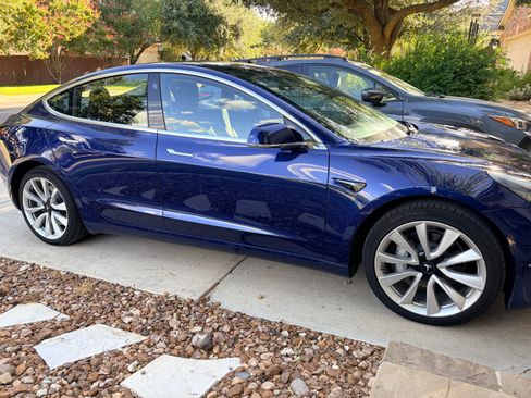 Used 2018 Tesla Model 3 Mid Range RWD image 1