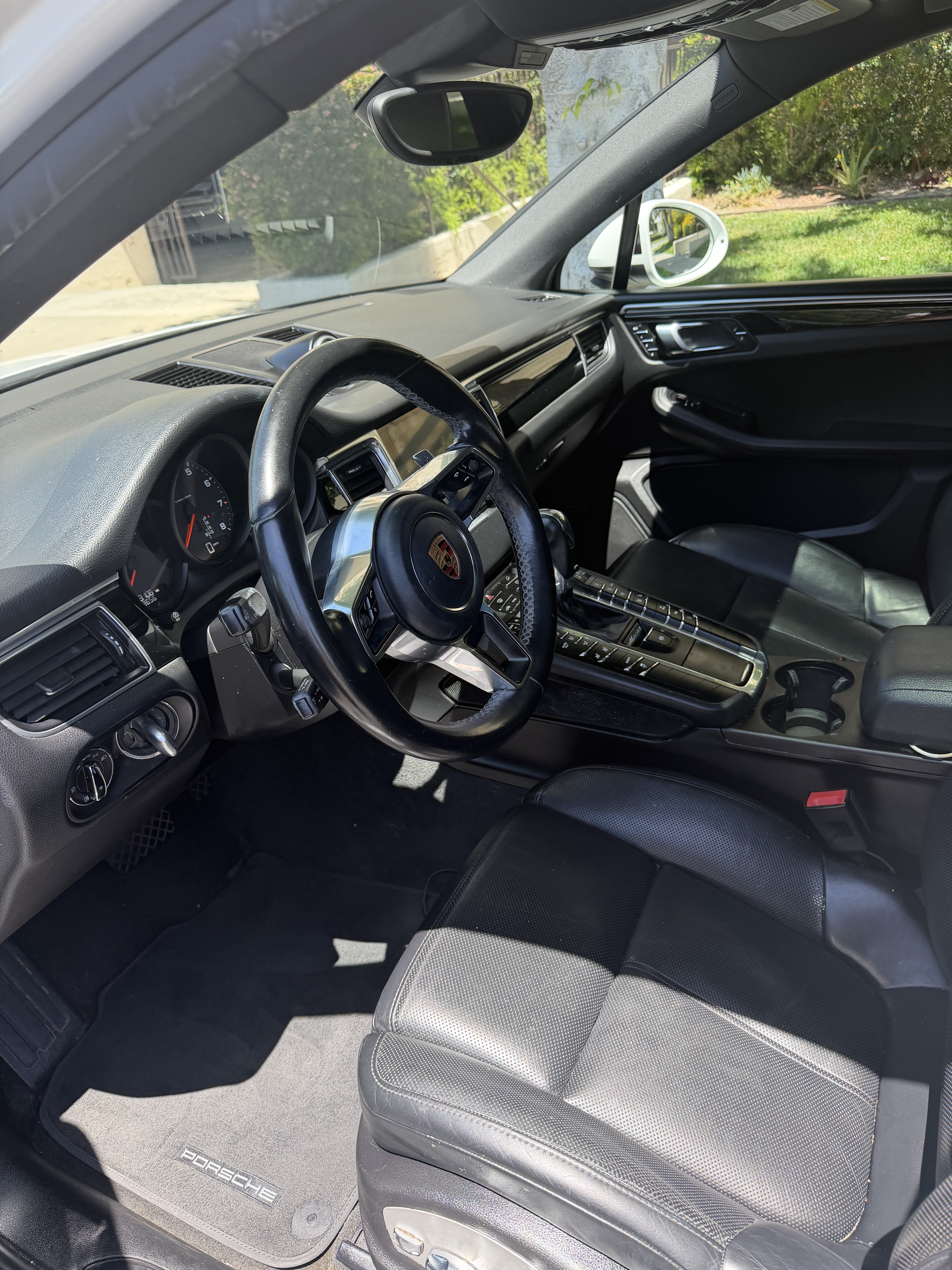 Used 2018 Porsche Macan Sport Edition AWD/4WD image 2