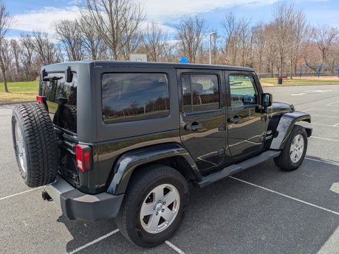 Used 2012 Jeep Wrangler Unlimited Sahara w/ Max Tow Pkg image 4