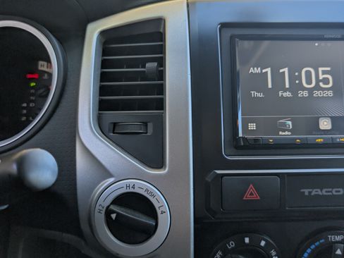 Used 2015 Toyota Tacoma 4x4 Double Cab w/ TRD Off-Road Package image 10