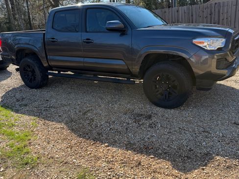 Used 2020 Toyota Tacoma SR image 6