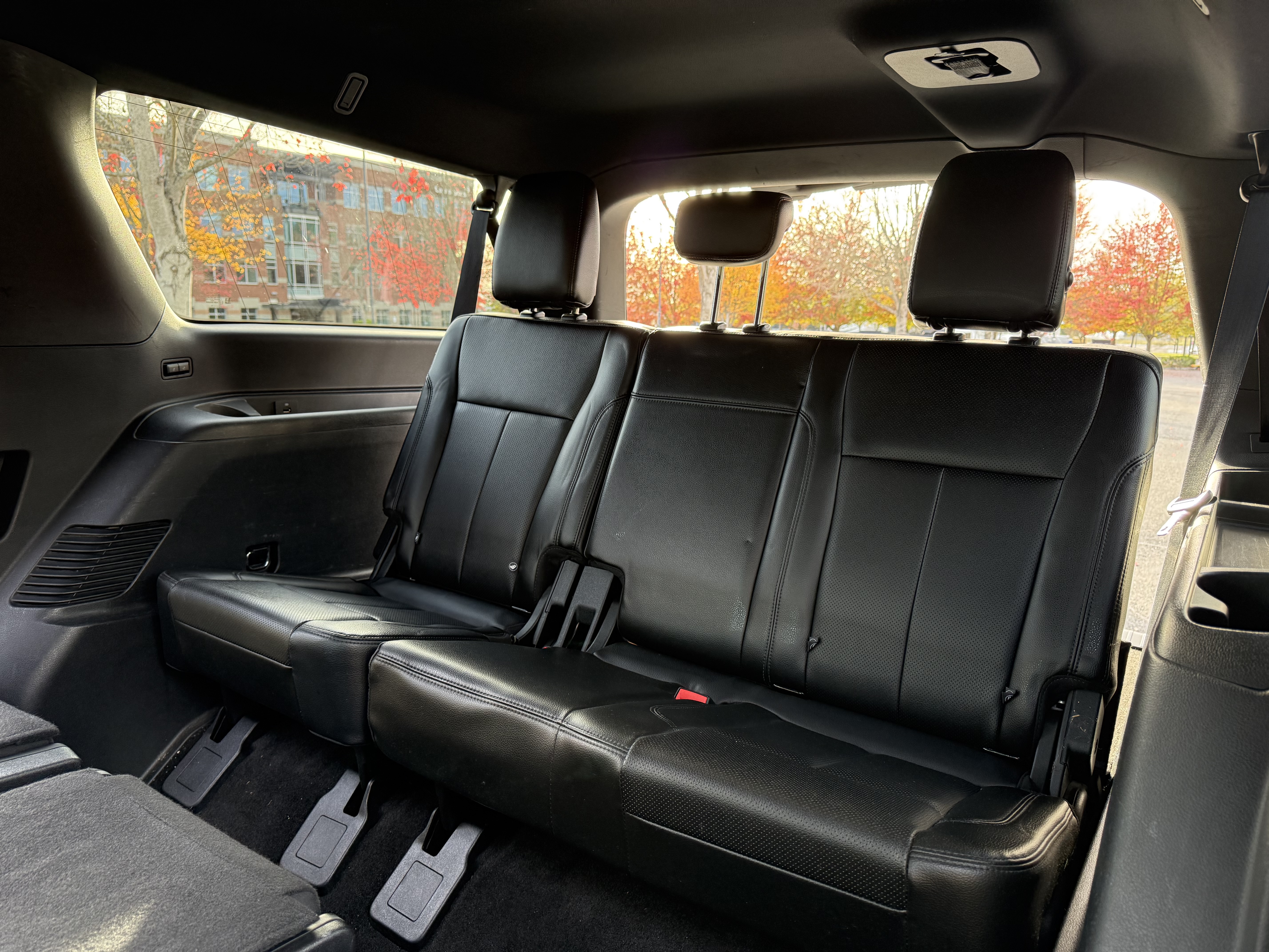 Used 2018 Ford Expedition Max XLT w/ Equipment Group 202A AWD/4WD image 16