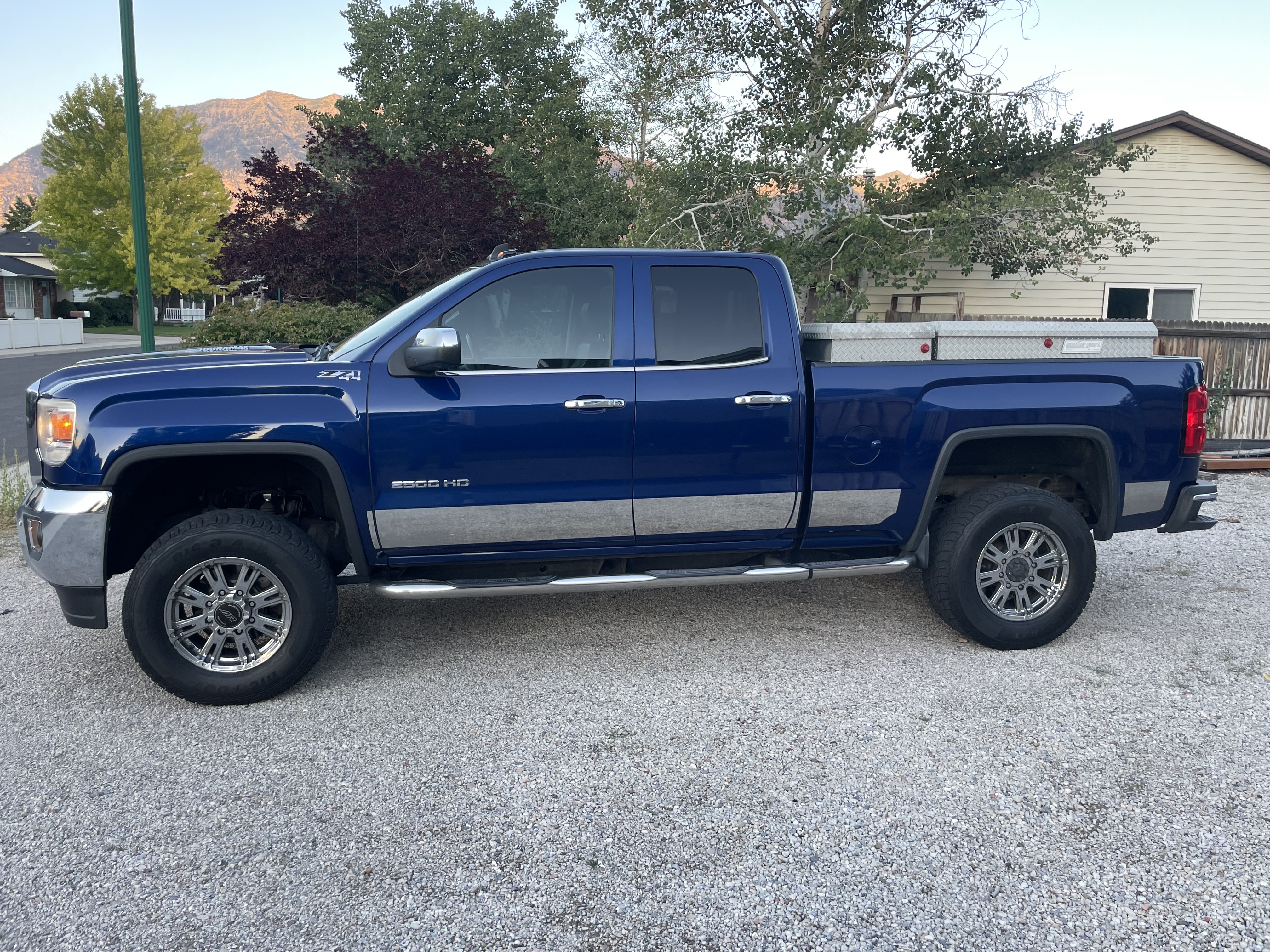 Used 2015 GMC Sierra 2500 SLT w/ Driver Alert Package AWD/4WD image 1