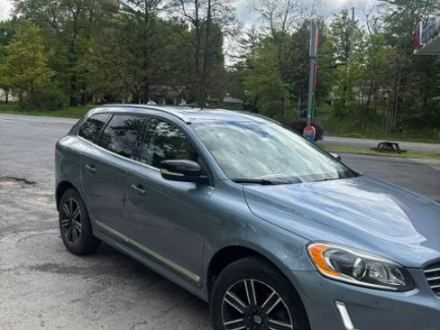 Used 2017 Volvo XC60 T5 Dynamic w/ Preferred Option Package AWD/4WD image 2