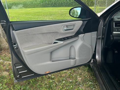 Used 2015 Toyota Camry XSE w/ Advanced Technology Package FWD image 9