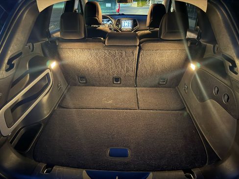 Used 2016 Jeep Cherokee Latitude w/ Comfort/Convenience Group image 10