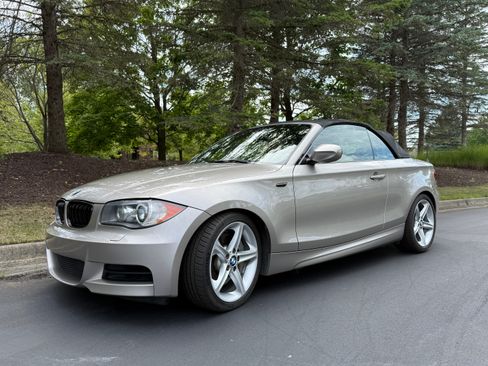 Used 2011 BMW 135i Convertible RWD image 4