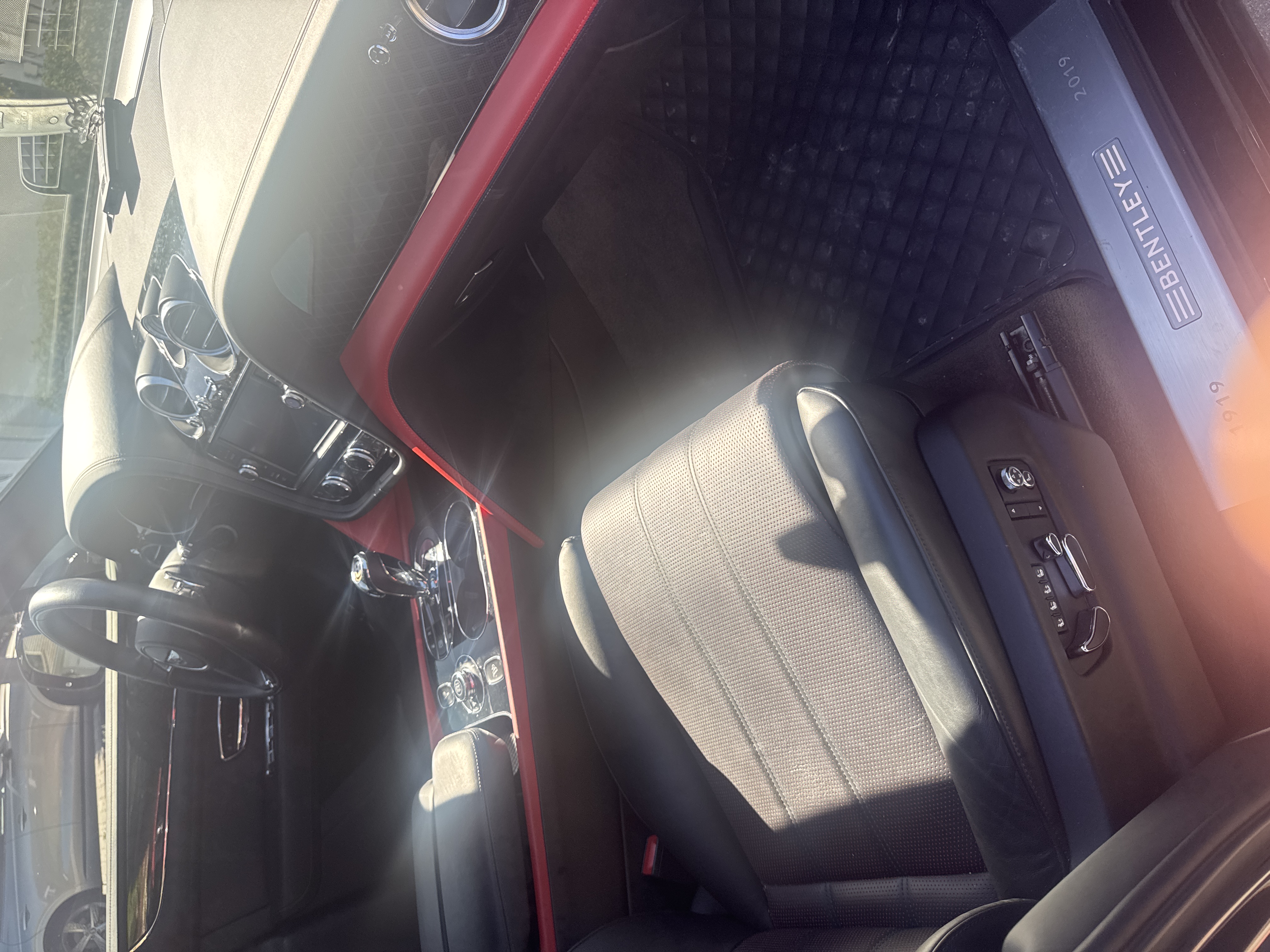 Used 2020 Bentley Bentayga Design Series AWD/4WD image 12