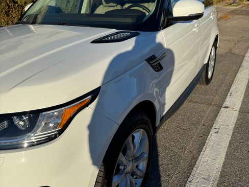 Used 2014 Land Rover Range Rover Sport HSE image 2