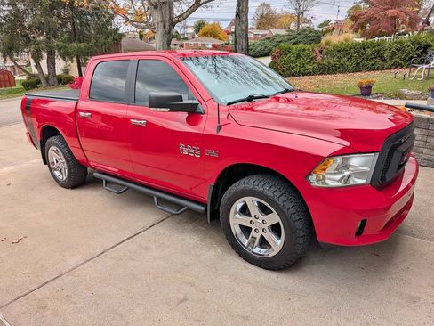 Used 2018 RAM 1500 Classic SLT w/ Luxury Group image 2