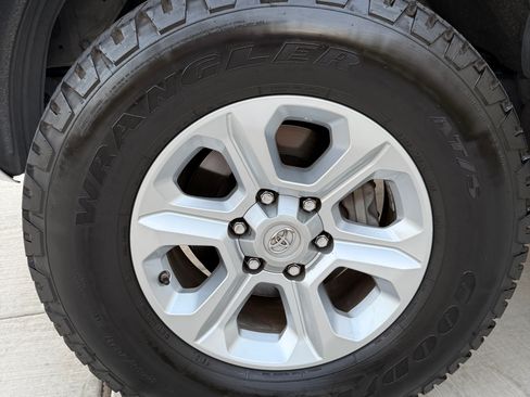 Used 2018 Toyota 4Runner SR5 Premium image 6