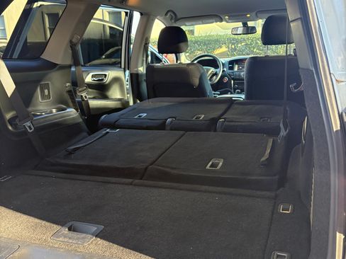 Used 2019 Nissan Pathfinder SV image 18