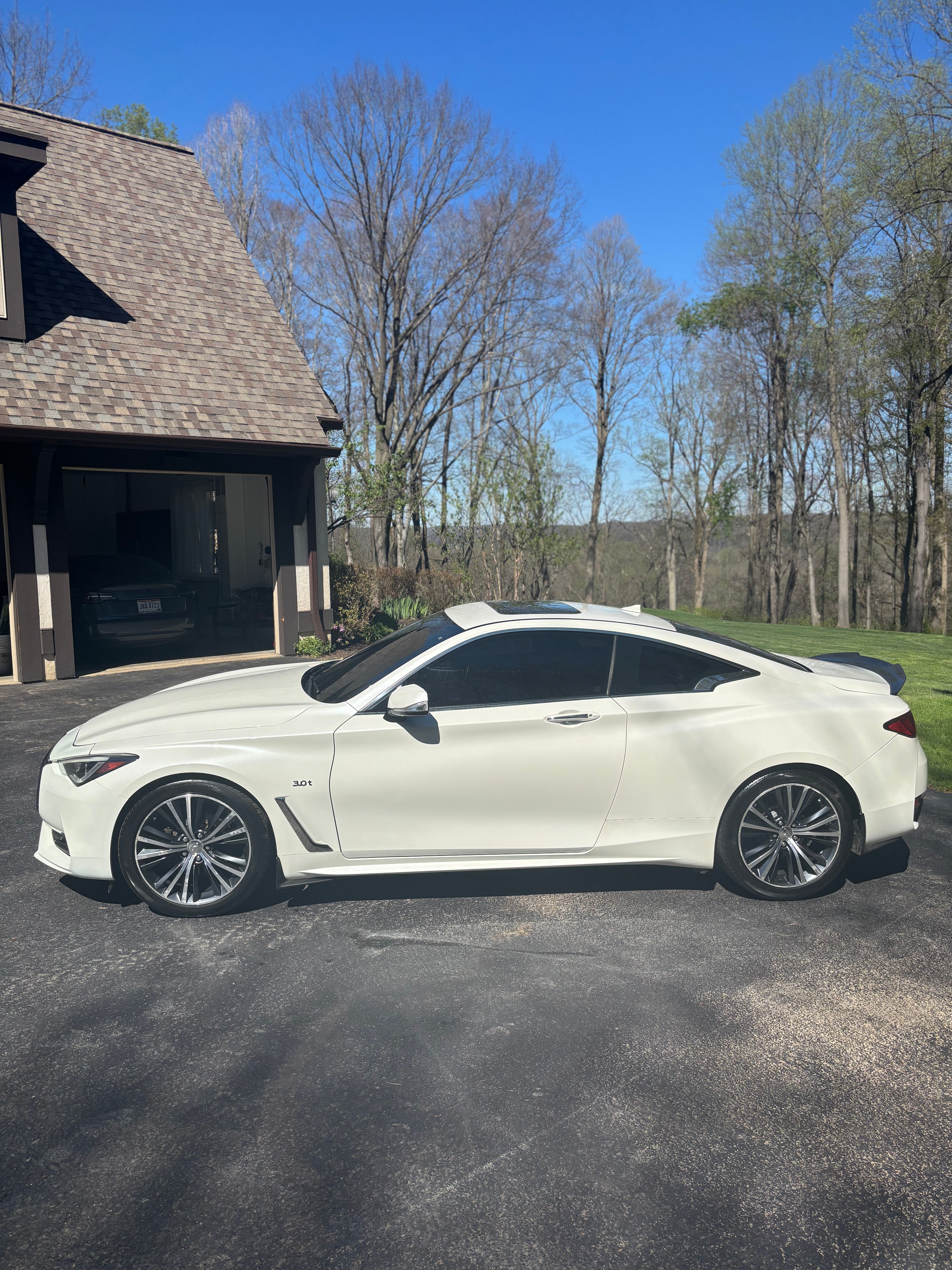 Used 2017 INFINITI Q60 3.0t w/ Premium Plus Package 3.0T AWD/4WD image 4