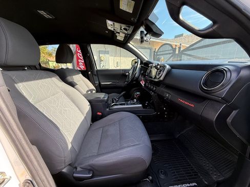 Used 2019 Toyota Tacoma TRD Off-Road image 21