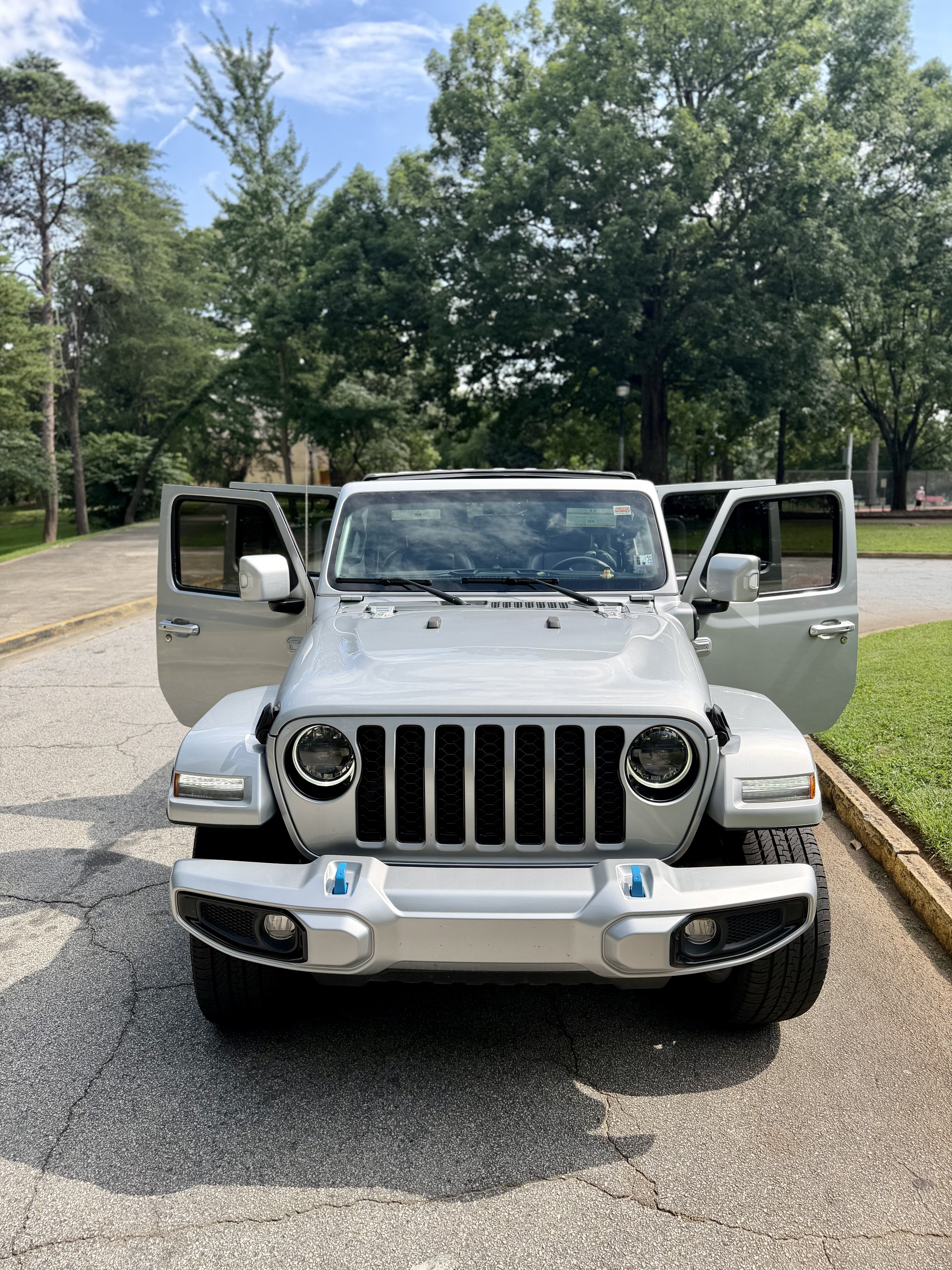 Used 2023 Jeep Wrangler Unlimited Sahara AWD/4WD image 6