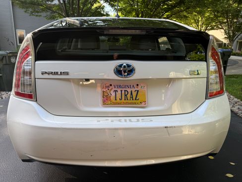 Used 2013 Toyota Prius Five FWD image 10