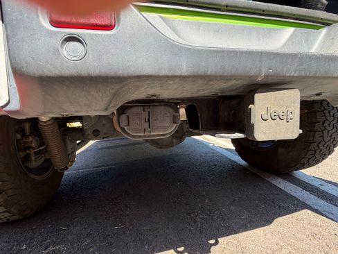 Used 2019 Jeep Wrangler Unlimited Sahara AWD/4WD image 10