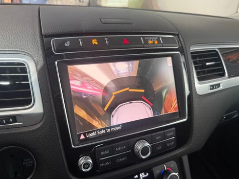 Used 2016 Volkswagen Touareg Executive image 23