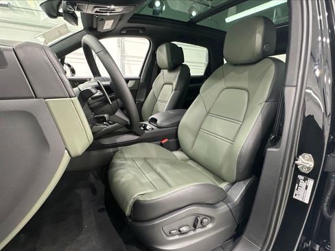 Used 2024 Porsche Cayenne image 23