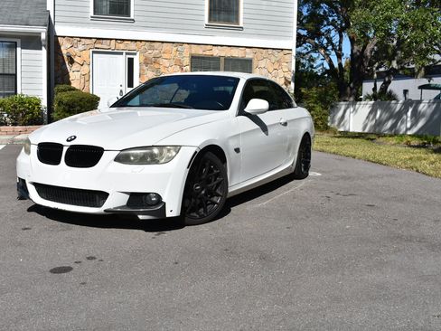 Used 2010 BMW 335i Convertible image 18