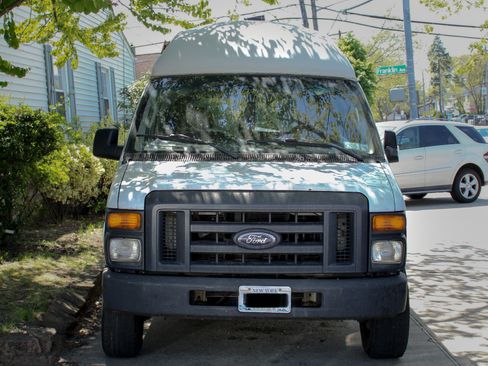 Used 2009 Ford E-250 and Econoline 250 RWD image 1