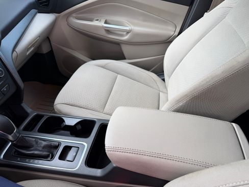 Used 2018 Ford Escape SE FWD image 10