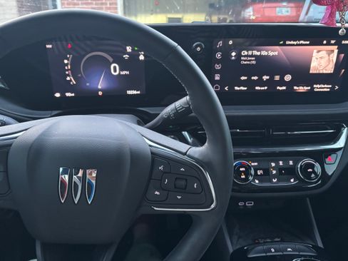 Used 2025 Buick Envista Sport Touring w/ Convenience I Package image 5