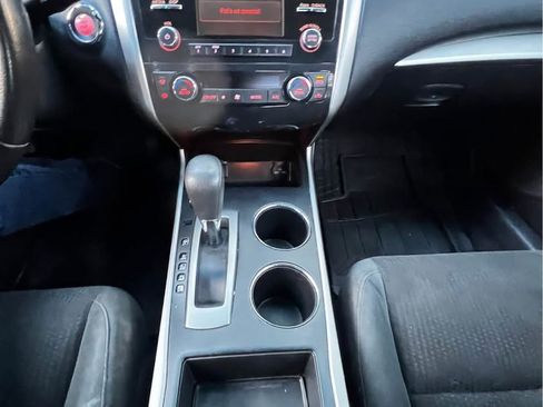 Used 2015 Nissan Altima 2.5 SV image 2