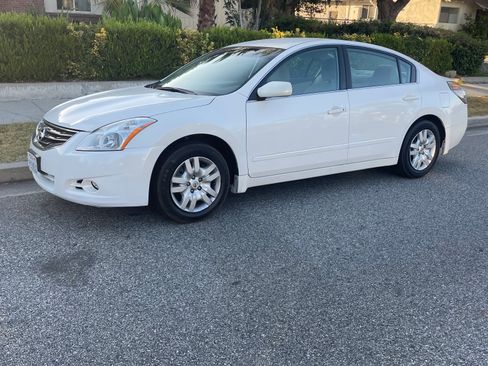 Used 2012 Nissan Altima 2.5 S FWD image 2