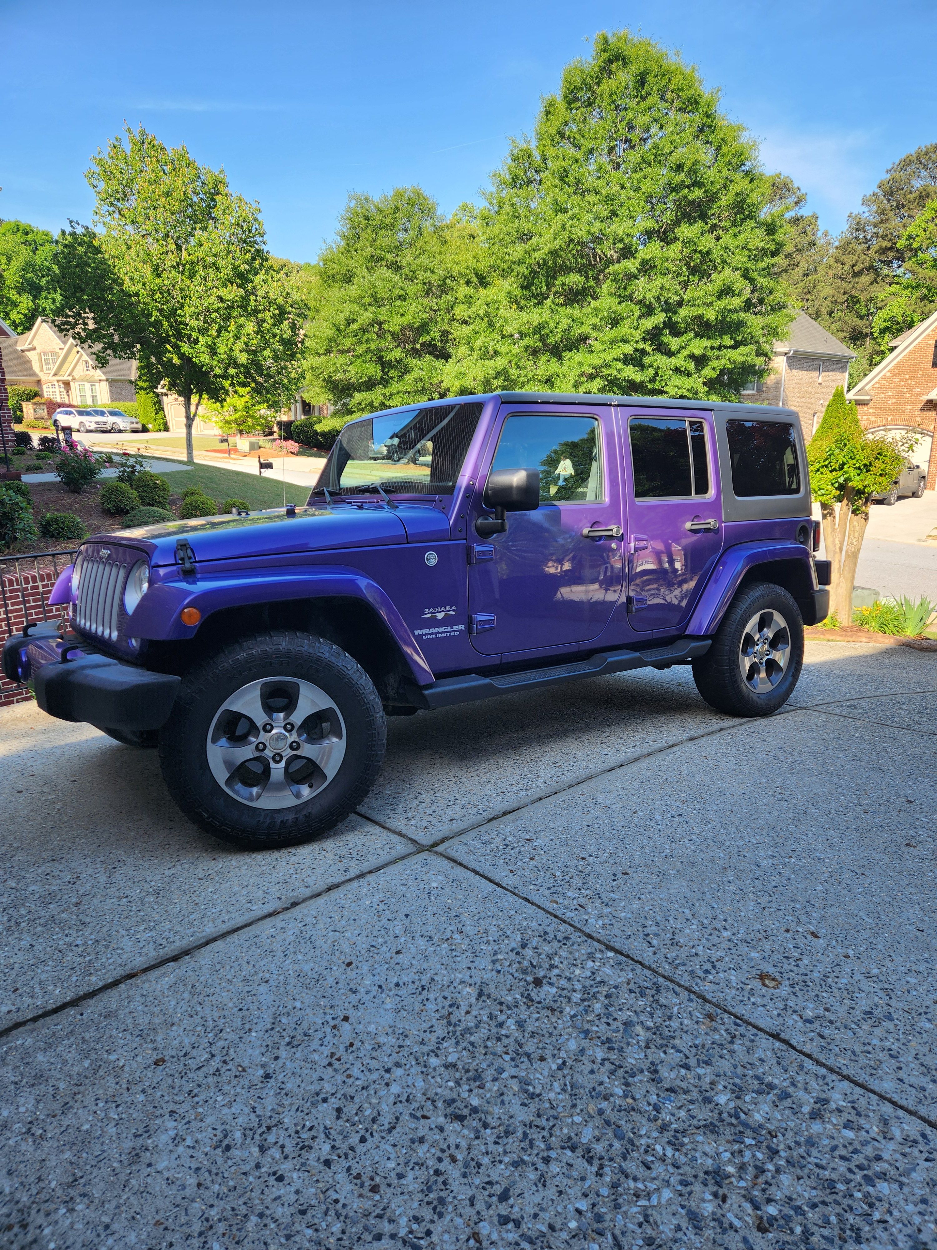 Used 2017 Jeep Wrangler Unlimited Sahara w/ Connectivity Group AWD/4WD image 1