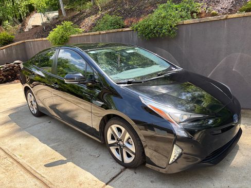 Used 2017 Toyota Prius Four Touring FWD image 5