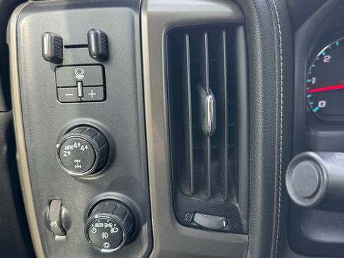 Used 2018 Chevrolet Silverado 1500 High Country image 12