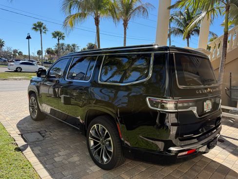 Used 2022 Jeep Grand Wagoneer Series III w/ Rear Seat Video Group 1 image 9