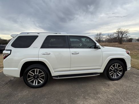 Used 2015 Toyota 4Runner Limited image 4