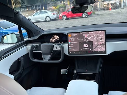 Used 2023 Tesla Model X Plaid image 12