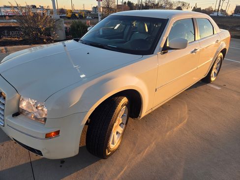 Used 2007 Chrysler 300 Touring image 2
