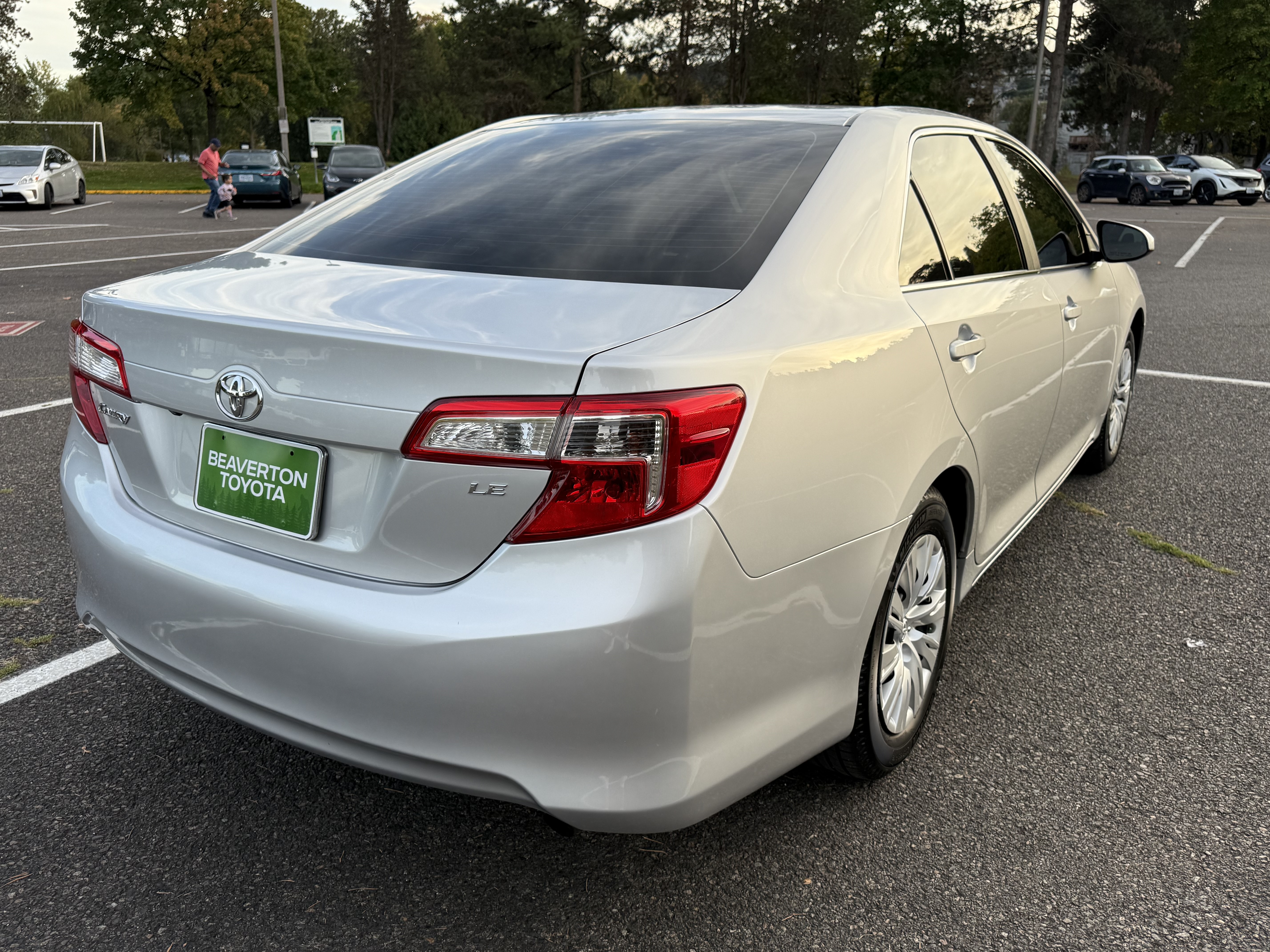 Used 2014 Toyota Camry LE FWD image 8
