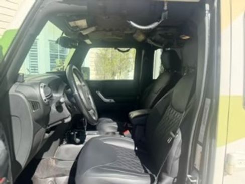 Used 2015 Jeep Wrangler Unlimited Sahara w/ Connectivity Group image 13