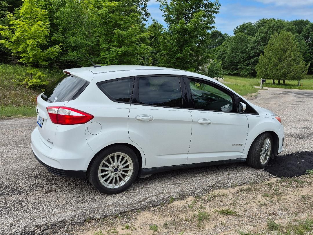 Used 2015 Ford C-MAX SE w/ Interior Protection Package FWD image 2