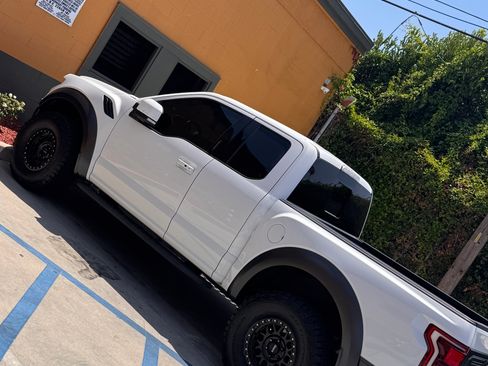 Used 2018 Ford F150 Raptor w/ Equipment Group 802A Luxury AWD/4WD image 9